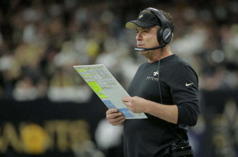 5 de enero de 2020;  Nueva Orleans, Luisiana, Estados Unidos;  El entrenador en jefe de los New Orleans Saints, Sean Payton, observa durante el primer cuarto de un partido de fútbol de playoffs de NFC Wild Card contra los Minnesota Vikings en el Mercedes-Benz Superdome.  Crédito obligatorio: Derick Hingle-USA TODAY Sports