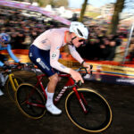 Mathieu van der Poel supera a Van Aert para hacerse con la quinta corona mundial de ciclocross