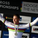 Mundos de ciclocross conquistados, Mathieu van der Poel 'comienza de nuevo desde cero' en Strade Bianche