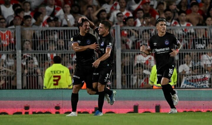 El festejo del gol de Mac Allister.