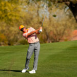 Rickie Fowler hace un hoyo en uno durante la ronda final del WM Phoenix Open 2023