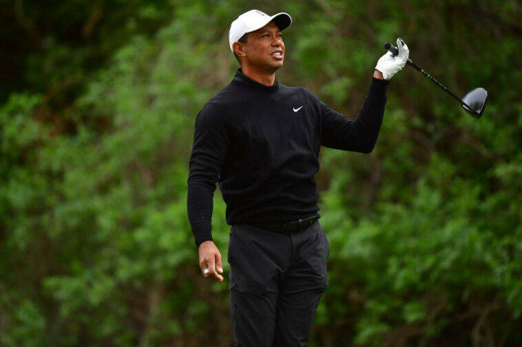 Tiger Woods coqueteando con la línea de corte después de vacilar el viernes en el Genesis Invitational 2023