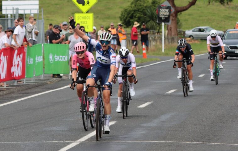 Triunfante Ally Wollaston gana la carrera en ruta del Campeonato de Nueva Zelanda