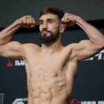 LAS VEGAS, NV - 17 DE FEBRERO: Nazim Sadykhov pesa antes de su pelea de UFC Vegas 69 en el UFC APEX en Las Vegas, NV el 17 de febrero de 2023. (Foto de Amy Kaplan/Icon Sportswire)