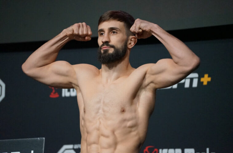 LAS VEGAS, NV - 17 DE FEBRERO: Nazim Sadykhov pesa antes de su pelea de UFC Vegas 69 en el UFC APEX en Las Vegas, NV el 17 de febrero de 2023. (Foto de Amy Kaplan/Icon Sportswire)