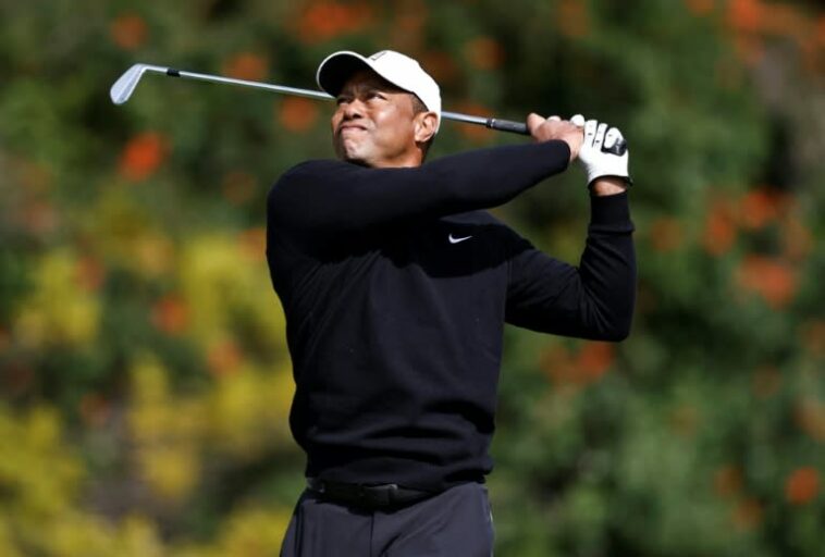 Woods jugará el fin de semana a pesar de 74 en Riviera