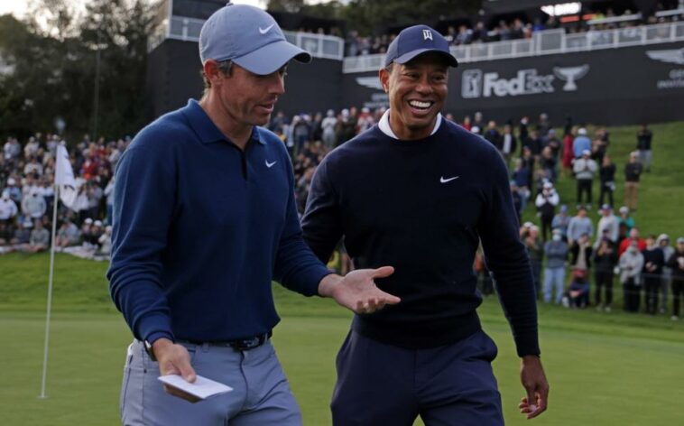 Rory McIlroy y Tiger Woods comparten una broma - Harry How/Getty Images