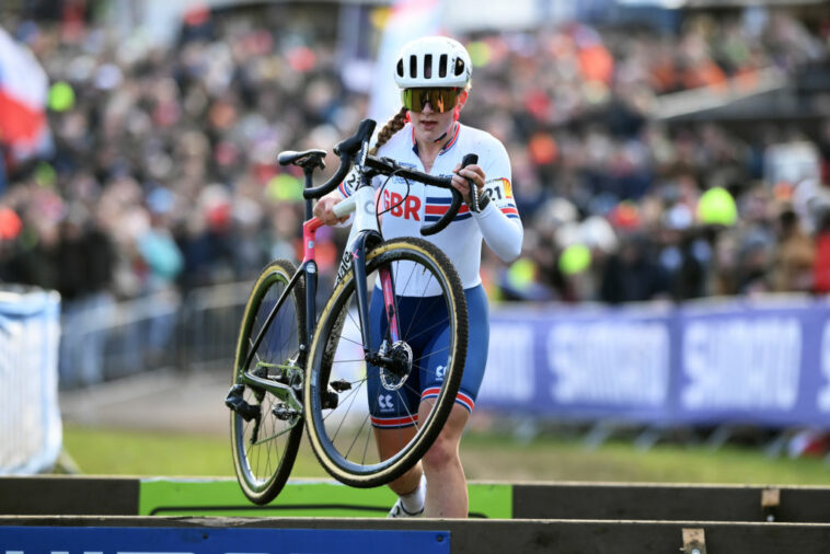 Zoe Bäckstedt se dirige al Fin de Semana Inaugural después de la plata del Mundial de Ciclocross Sub-23