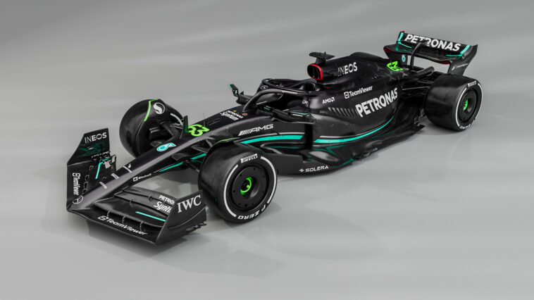 ¡Mercedes vuelve al negro con el sorprendente nuevo W14!