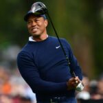 Tiger Woods golpea desde el segundo tee durante la primera ronda de The Genesis Invitational.