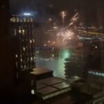 Los fuegos artificiales se encendieron en Liverpool a las 2:00 am frente al hotel del equipo del Real Madrid el martes.