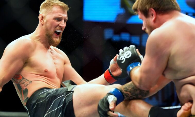 Alexander Volkov der.  Alexandr Romanov en UFC Fight Night 221: Mejores fotos