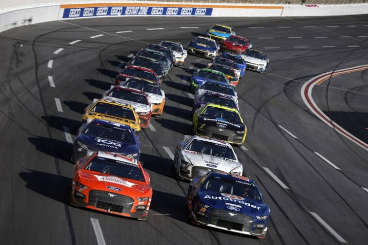 Brad Keselowski, Joey Logano - Atlanta Motor Speedway - Serie de la Copa NASCAR