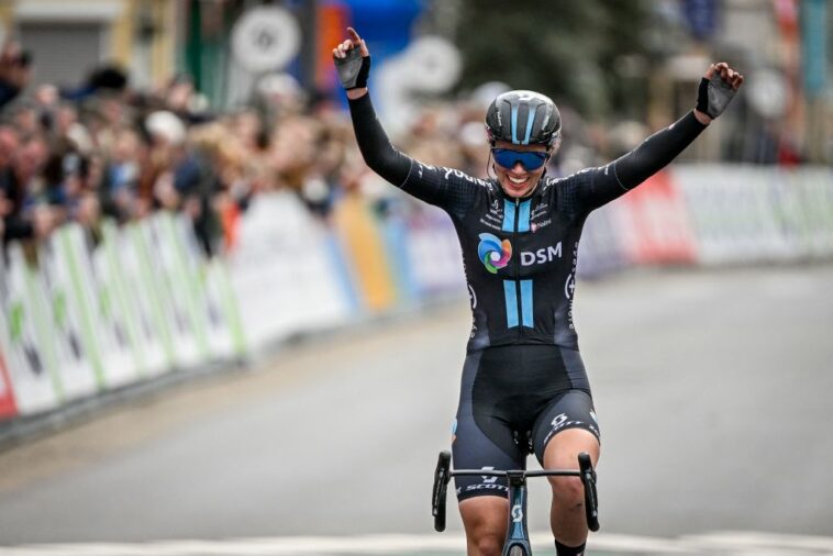 Brujas clásicas-De Panne femeninas: Pfeiffer Georgi ataca una escapada cargada de sprint para ganar en solitario