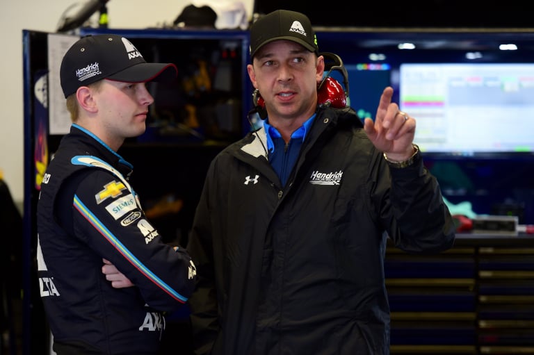 Chad Knaus y William Byron - NASCAR