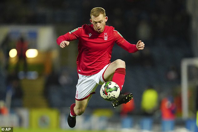 DC United se está acercando a traer a Lewis O'Brien de Nottingham Forest en un acuerdo de préstamo