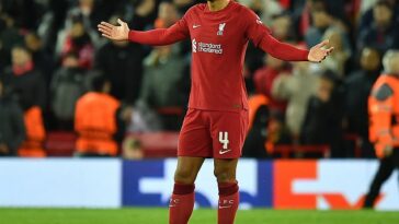 Virgil van Dijk está abatido en una noche desafortunada para los defensores del Liverpool contra el Real Madrid