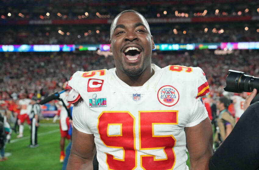 12 de febrero de 2023;  Glendale, Arizona, Estados Unidos;  El tackle defensivo de los Kansas City Chiefs, Chris Jones (95), celebra después de ganar el Super Bowl LVII contra los Philadelphia Eagles en el State Farm Stadium.  Crédito obligatorio: Kirby Lee-USA TODAY Sports