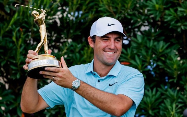 El estadounidense Scottie Scheffler sostiene el trofeo tras ganar el torneo de golf The Players Championship en el TPC Sawgrass de Ponte Vedra Beach - ERIK S LESSER/EPA-EFE/Shutterstock