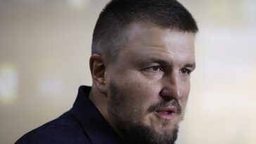 El promotor de Oleksandr Usyk, Alex Krassyuk, dice que la pelea indiscutible por el título de peso pesado del ucraniano con Tyson Fury está en peligro debido al dinero.