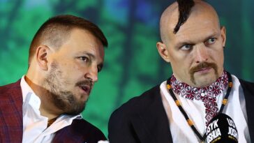 Alexander Krassyuk (L) cree que Tyson Fury está demasiado 'asustado' para pelear contra Oleksandr Usyk