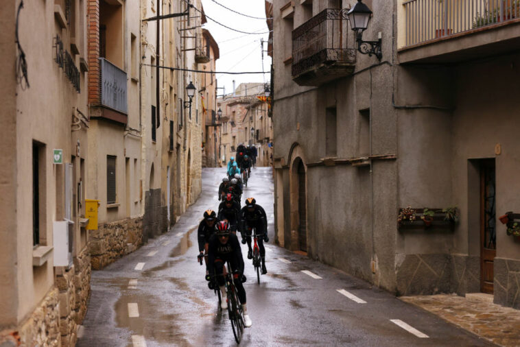 Evenepoel, Thomas y Roglic practican las líneas del Giro de Italia en la Volta a Catalunya