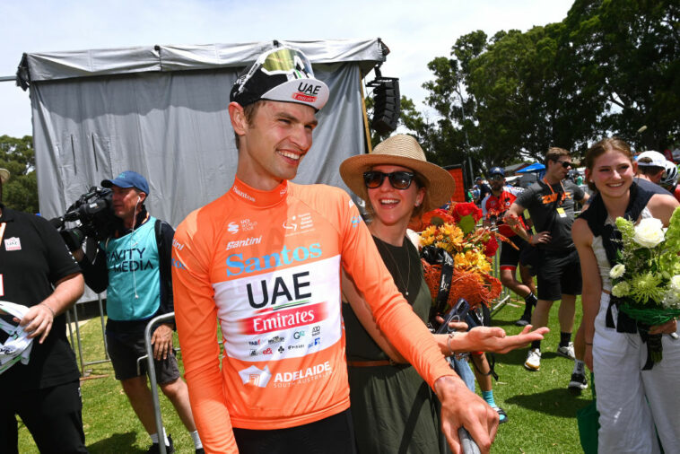 Jay Vine aún no ha fijado la fecha de regreso después de una lesión en la rodilla del UAE Tour