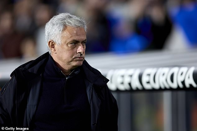 José Mourinho ha criticado la forma en que los equipos pueden pasar de una competición de la UEFA a otra