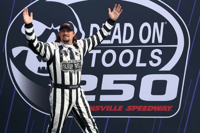 Josh Williams emite comunicado tras suspensión de NASCAR