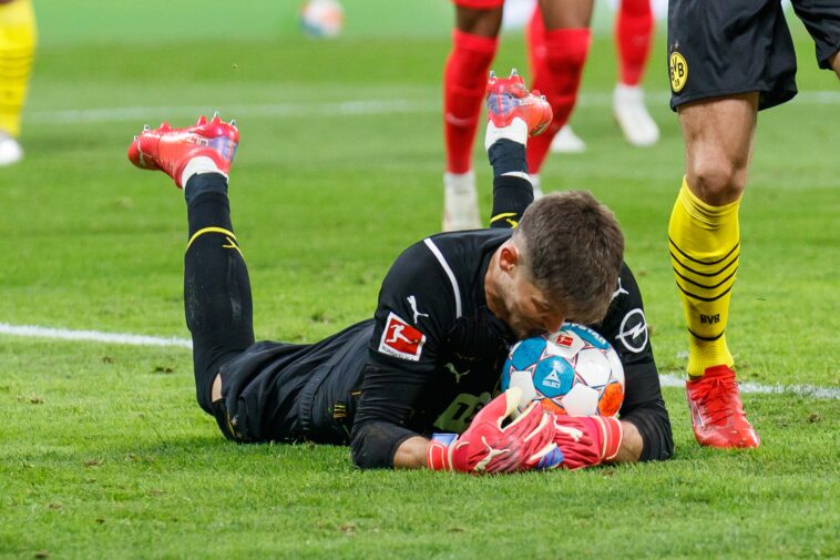 El Dortmund remonta el déficit de dos goles del medio tiempo para derrotar al Frankfurt 2-3