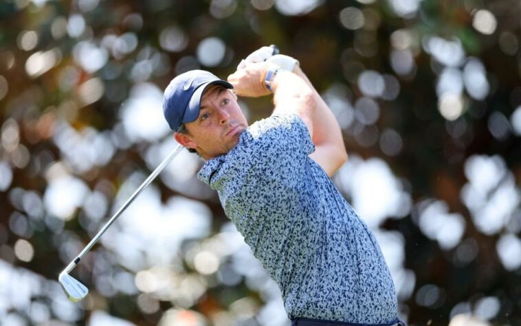 Rory McIlroy de Irlanda del Norte juega su tiro desde el segundo tee durante la ronda final del Arnold Palmer Invitational presentado por Mastercard en el campo de golf Arnold Palmer Bay Hill - Kurt Kitiyama obtiene su primera victoria en el PGA Tour cuando Rory McIlroy se queda corto - Michael Reaves/Getty Imágenes