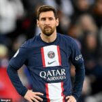 Lionel Messi fue abucheado por los fanáticos del PSG antes de su derrota por 2-0 en casa ante el Rennes el domingo.