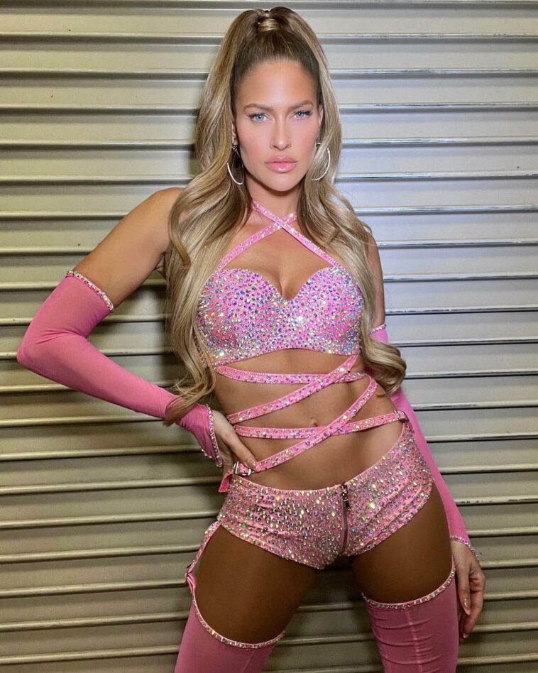 La leyenda de la WWE Kelly Kelly ha anunciado que está esperando un bebé