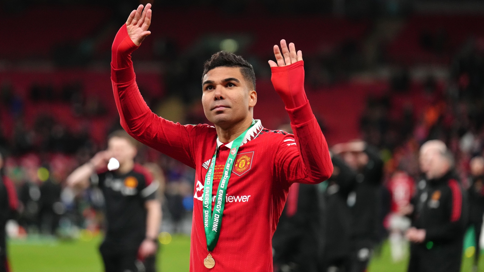 Casemiro celebra después de la final de la Copa de la Liga entre Manchester United y Newcastle United en el estadio de Wembley, Londres, febrero de 2023.