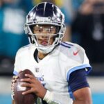 Los Browns traen de vuelta al mariscal de campo Joshua Dobbs con un contrato de un año