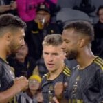 Kellyn Acosta y Denis Bouanga jugaron piedra, papel o tijera en la victoria de LAFC sobre Nueva Inglaterra