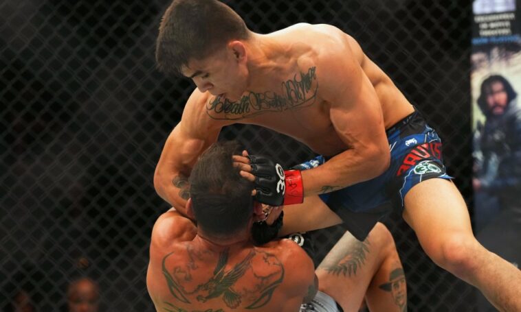 Mario Bautista der.  Guido Cannetti en UFC Fight Night 221: Mejores fotos