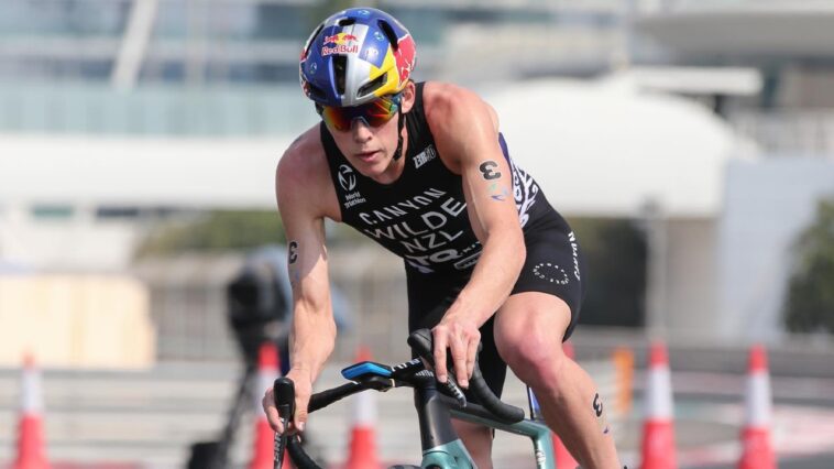 Hayden Wilde etapa ciclista Abu Dhabi WTCS 2023 crédito de la foto Wagner Araujo World Triathlon