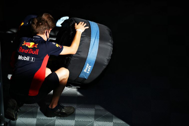 Pirelli responde a la advertencia de Hamilton sobre la prohibición de la manta de neumáticos