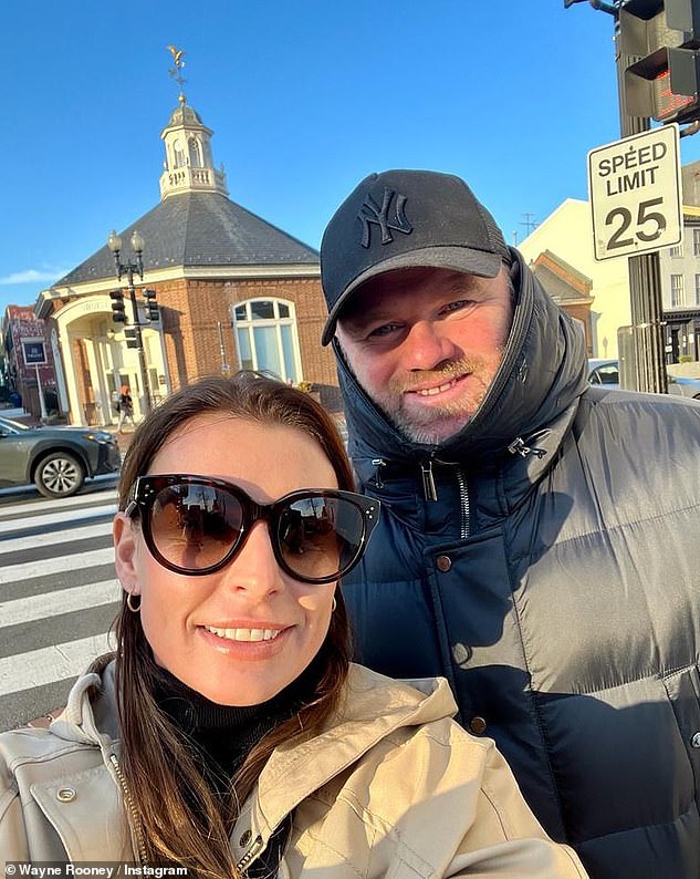 Tiempo de calidad: Coleen y Wayne Rooney eran todo sonrisas el lunes mientras disfrutaban de un viaje romántico en Washington DC, con el deportista compartiendo la selfie en Instagram