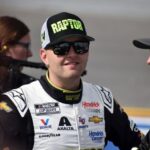 William Byron va espalda con espalda con la llamada de dos neumáticos en Phoenix