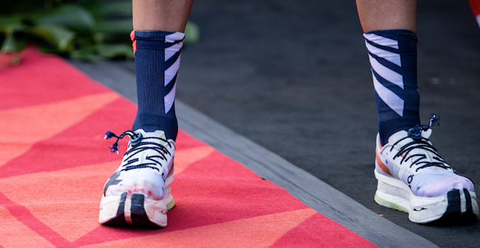 World Triathlon investiga las zapatillas de Gustav Iden tras WTCS Abu Dhabi - Triatlón Hoy