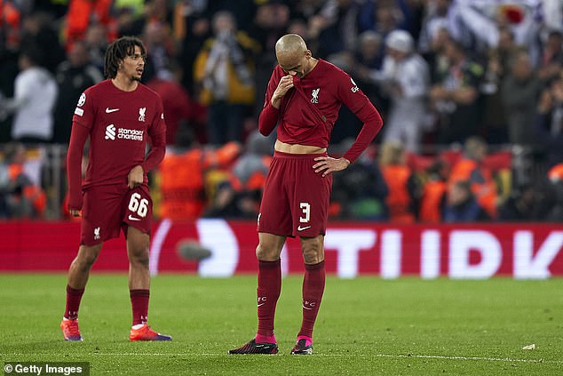 Anfield ha visto muchas noches notables, pero ninguna ha sido tan loca, o tan dañina, como la que dejó este estadio en silencio en lo que fue una experiencia aleccionadora para el Liverpool.