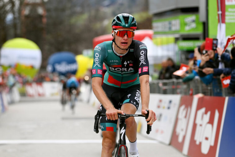 Aleksandr Vlasov se retira de la Vuelta a los Alpes para correr Lieja-Bastoña-Lieja