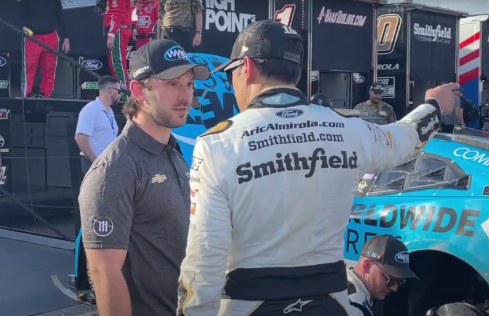 Almirola, Suárez tienen acalorada discusión después de Martinsville