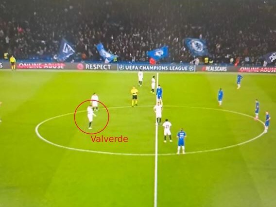 Fede Valverde estuvo cerca de Karim Benzema en el saque inicial