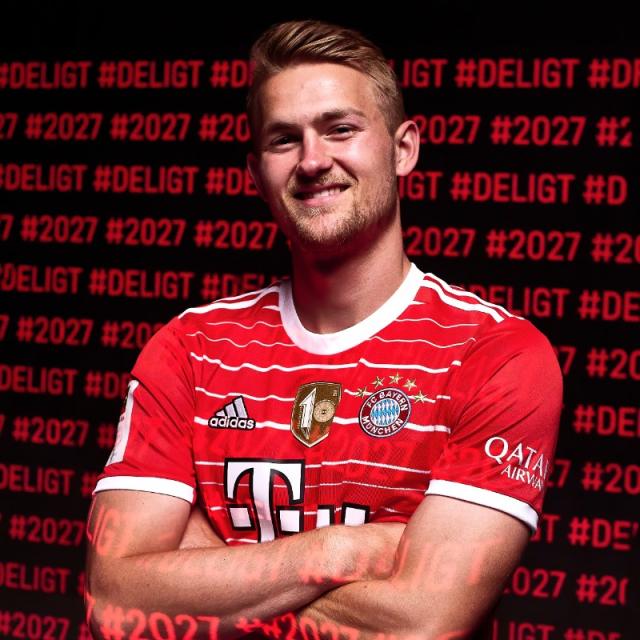 Matthijs de Ligt en la rueda de prensa