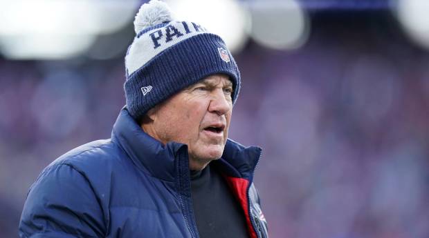 Belichick no se compromete con Mac Jones como mariscal de campo titular de los Patriots