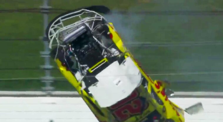 Choque de NASCAR envía al conductor al hospital en Talladega (Video)