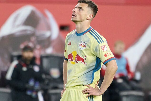 Dante Vanzier se alejó de los New York Red Bulls después de verse envuelto en una fila de racismo luego del empate 1-1 del sábado con los San Jose Earthquakes.